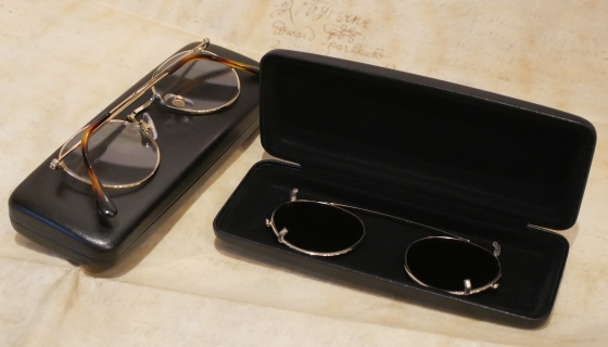 Kunstleder Brillenbox für fünf Brillen mit robustem Druckknopf Schwar